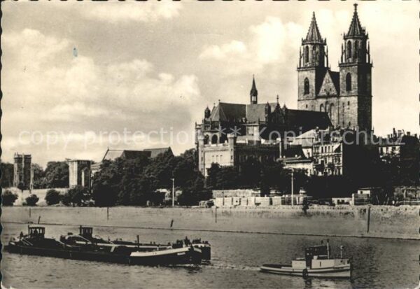 Magdeburg Elbepartie mit Dom Frachtschiffe