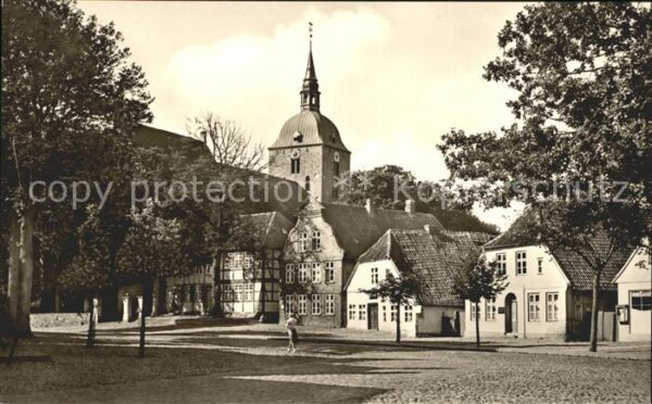 Burg Fehmarn Breite Strasse mit Museum und Kirche Os