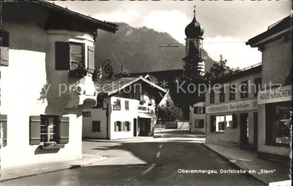 Oberammergau Dorfstrasse am Stern Kirche