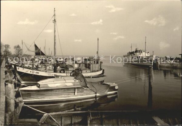 Neuendorf Hiddensee Hafen Fischkutter Dampfer