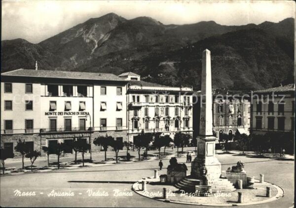 Massa Apuania Veduta Banca Monte dei Paschi d