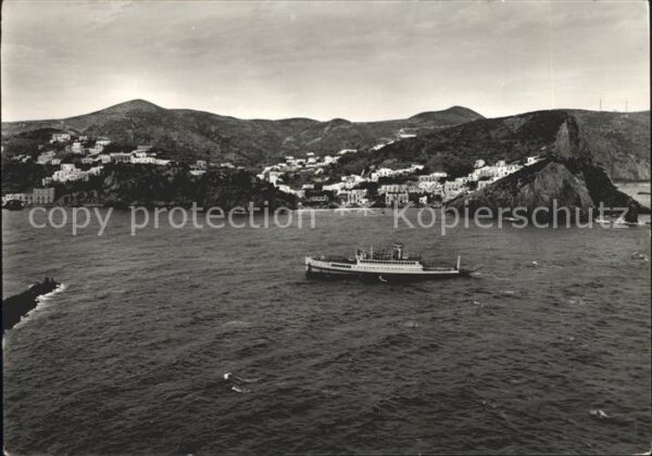 Insel Ponza Vista di S Maria e Traghetto in arrivo