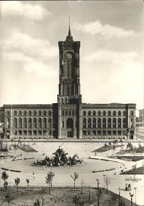Berlin Rathaus Neptun Brunnen