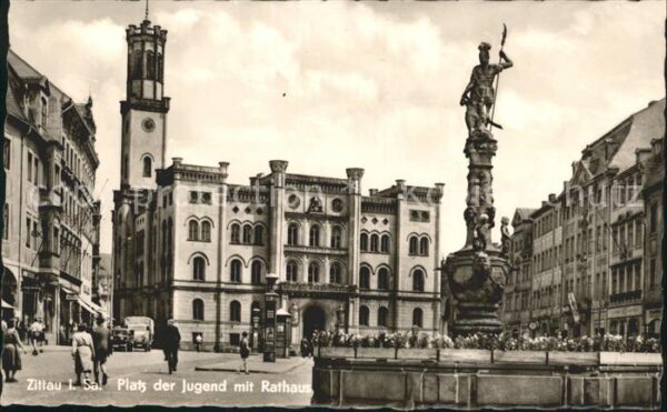 Zittau Platz der Jugend mit Rathaus Brunnen