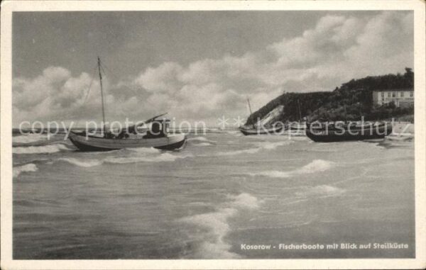 Koserow Ostseebad Usedom Fischerboote mit Blick auf Steilküste