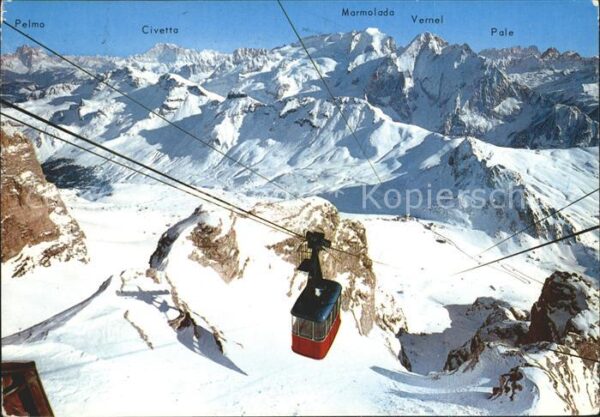 Dolomiti Veduta invernale con la Funivia dal Sas