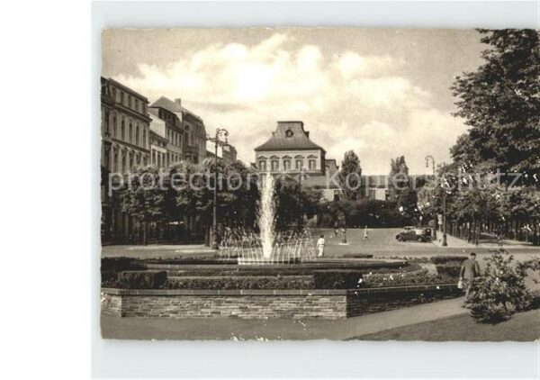 Bonn Rhein Kaiserplatz mit Universität Fontäne