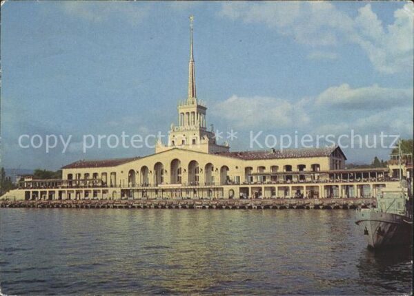 Sotschi Gebäude am Wasser
