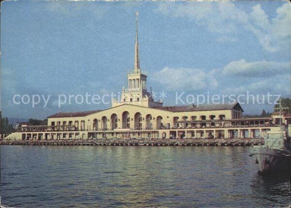 Sotschi Gebäude am Wasser