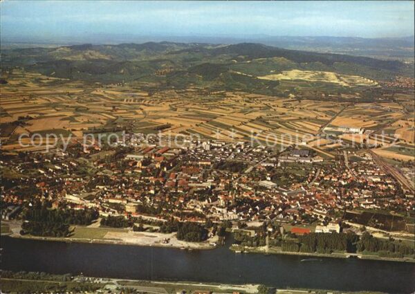 Breisach Rhein Fliegeraufnahme mit Rhein und Kaiserstu