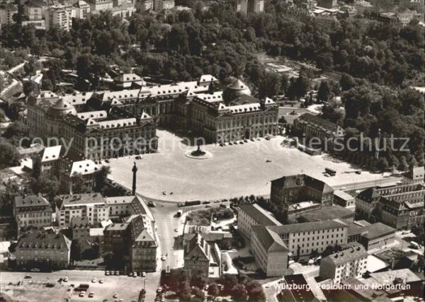 Wuerzburg Fliegeraufnahme Residenz und Hofgarten