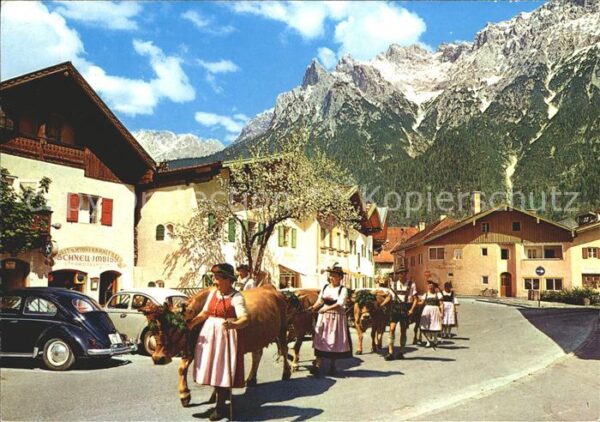Mittenwald Bayern Almabtrieb Festschmuck Kühe Karwendelge