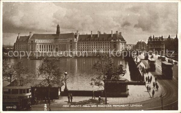 London New County Hall and Monument Busse Brüc