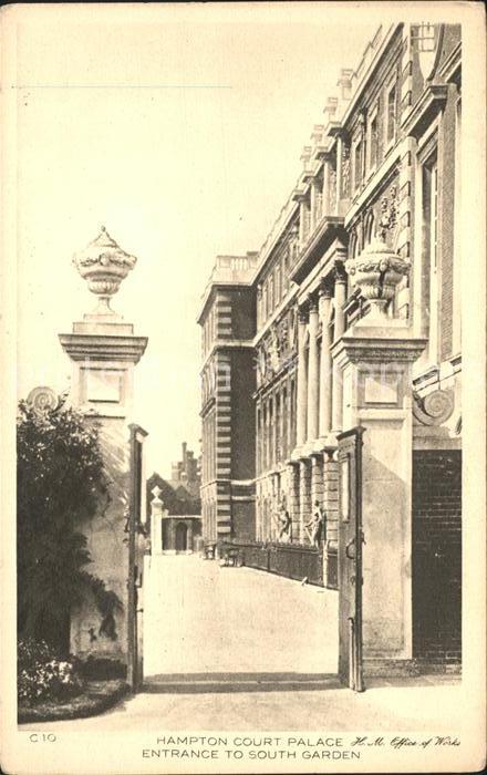 London Hampton Court Palace Entrance South Gar