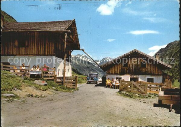 Stubaier Alpen Oberißhütte mit Kalkkögel Tirol