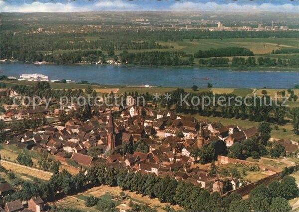 Zons Fliegeraufnahme mit Rhein