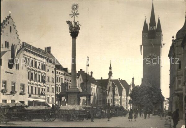 Straubing Hauptstrasse Stadtturm und Dreifaltigke
