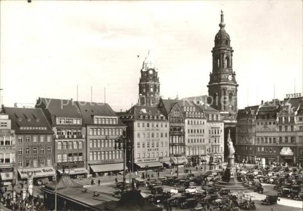 Dresden Altmarkt mit Siegesdenkmal und Kreuzkir