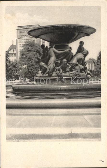 Dresden Platz der Einheit Brunnen Hochhaus