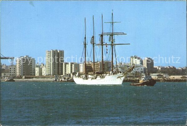 Cadiz Andalucia Vista parcial del puerto Viermast Segel