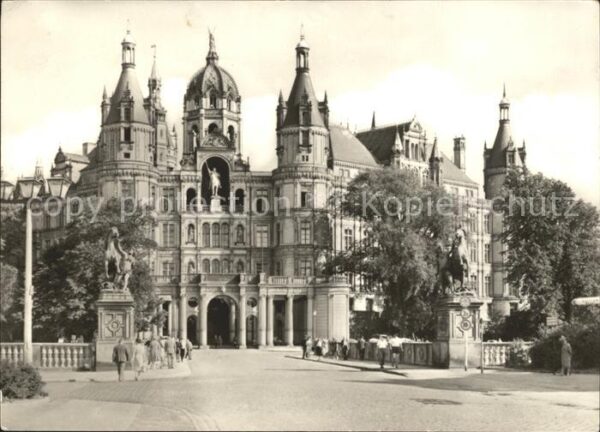 Schwerin Mecklenburg Schloss mit Schlossbrücke