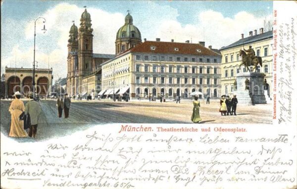 Muenchen Theatinerkirche und Odeonsplatz