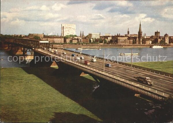 Duesseldorf Rheinansicht mit Oberkasseler Brücke