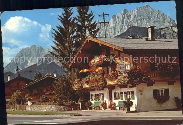 St Johann Tirol Dorfpartie mit Wildem Kaiser
