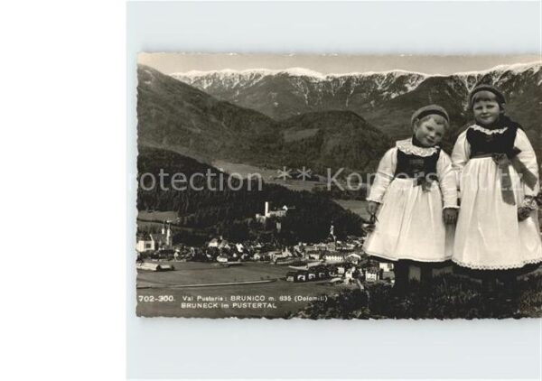 Bruneck im Pustertal Kinder in Landestracht