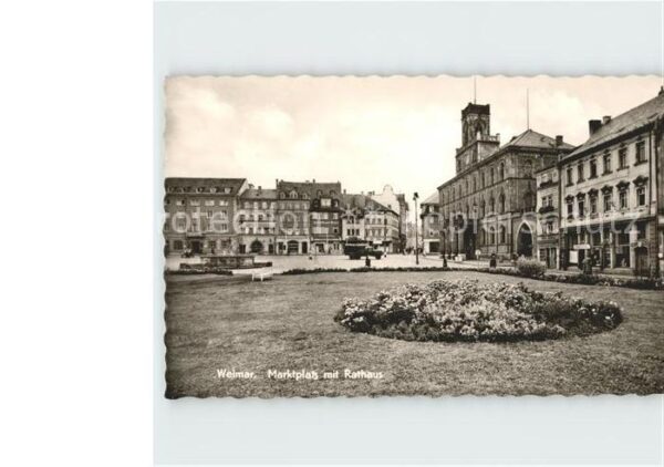 Weimar Thueringen Marktplatz mit Rathaus