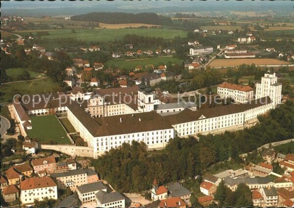 Kremsmuenster Fliegeraufnahme Benediktinerstift