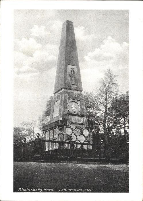 Rheinsberg Denkmal im Park
