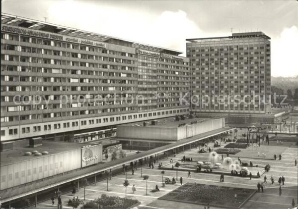 Dresden Prager Strasse mit Interhotel Newa