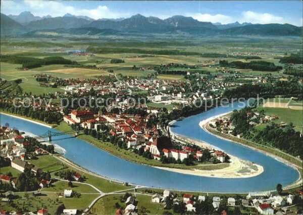 Laufen Salzach Fliegeraufnahme mit Alpenpanorama