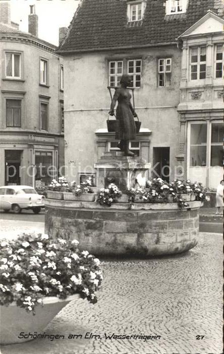 Schoeningen Wasserträgerin