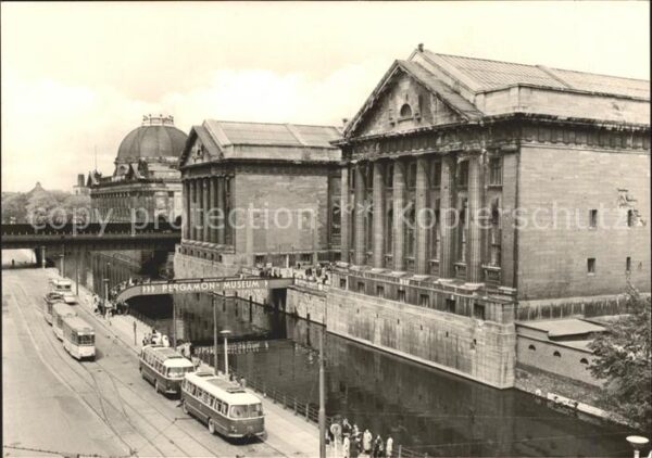 Berlin Pergamonmuseum Strassenbahn