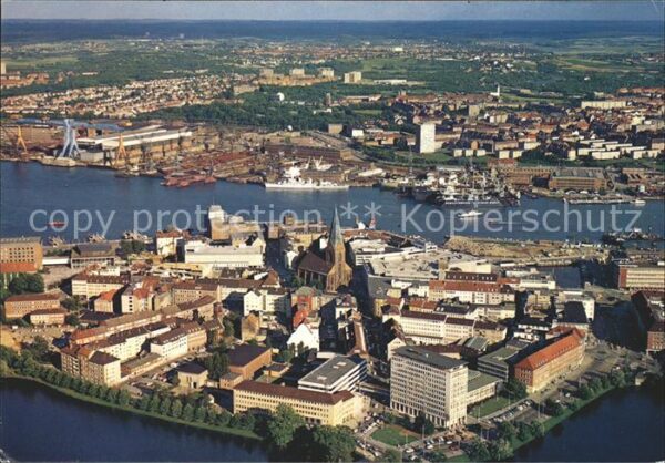 Kiel Innenstadt mit Blick auf Werften und Os