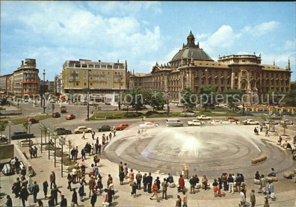 Muenchen Karlsplatz Stachus mit Justizpalast