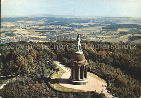 Hermannsdenkmal im Teutoburger Wald Fliegeraufnahme