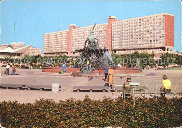 Berlin Neptunbrunnen mit Rathauspassage