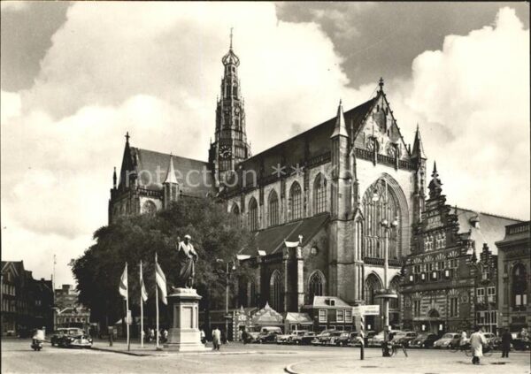 Haarlem Grote of St Bavokerk met standbeeld L J