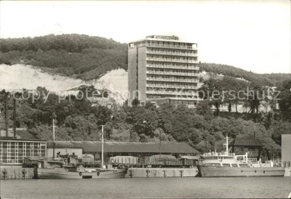 Sassnitz Ostseebad Ruegen Hafen mit Rügen Hotel