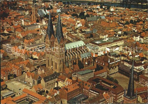 Luebeck Fliegeraufnahme Marktplatz St Marien