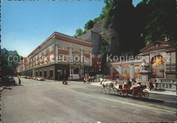 Salzburg Oesterreich Festspielhaus mit Pferdeschwemme