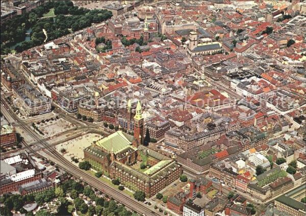 Kobenhavn fra Luften med Raadhuset