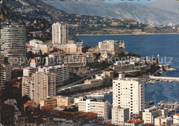 Monte-Carlo Port Au loin Cap Martin