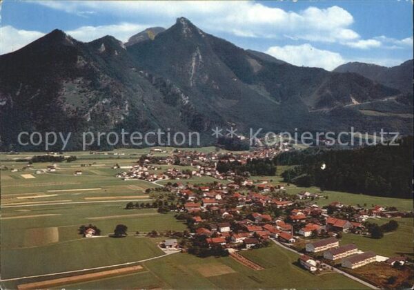 Piesenhausen mit Blick zum Hochgern Bayerische Alpen