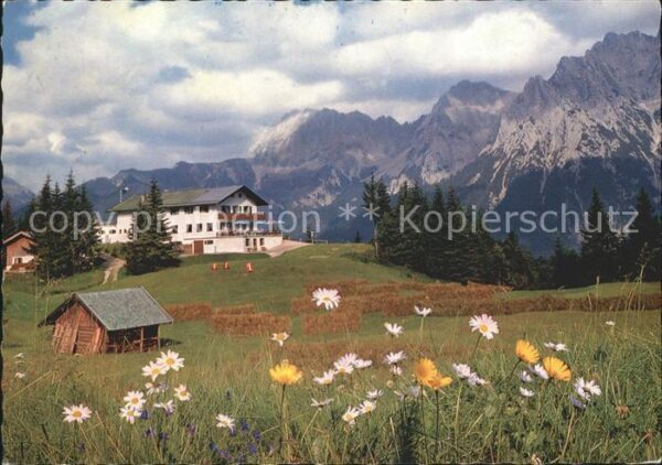 St Anton Kranzberg Panorama gegen Karwendelgebirge Bergwie