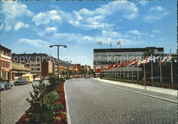 Neumuenster Schleswig-Holstein Strassenpartie Stadtmitte Hertie Kaufha