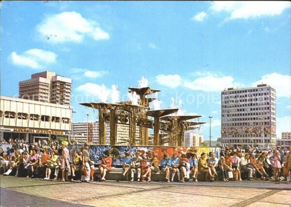 Berlin Alexanderplatz Brunnen Hochhaus Hauptst
